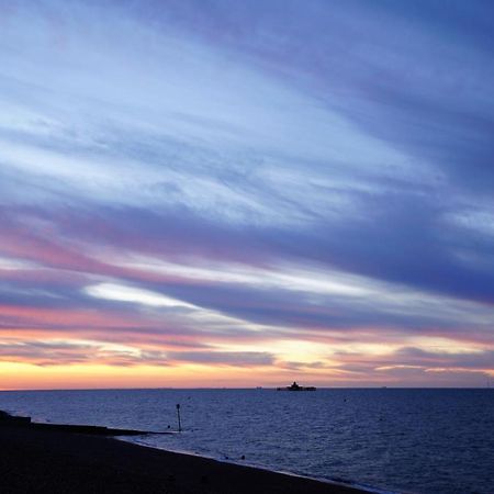 Two Bedroom Private Cottage With Private Parking Just By The Sea Herne Bay Buitenkant foto