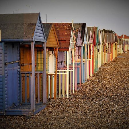 Two Bedroom Private Cottage With Private Parking Just By The Sea Herne Bay Buitenkant foto