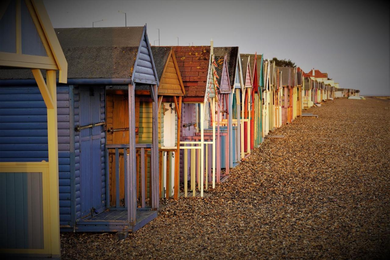 Two Bedroom Private Cottage With Private Parking Just By The Sea Herne Bay Buitenkant foto