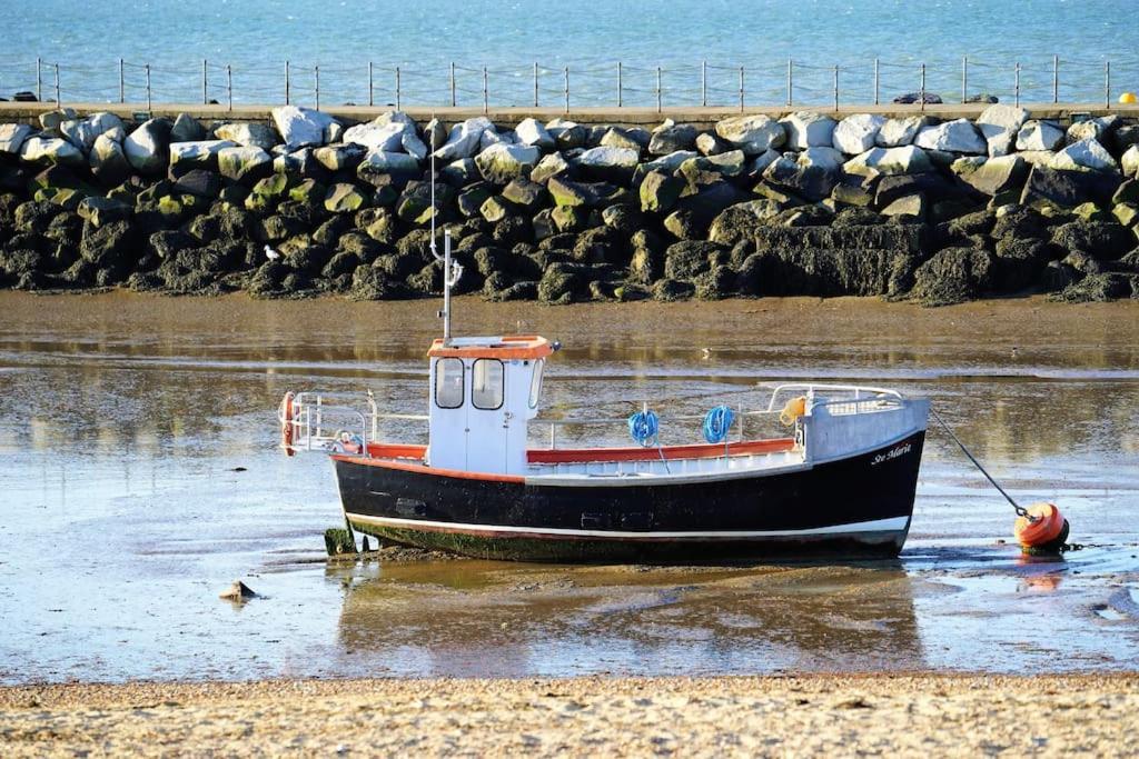Two Bedroom Private Cottage With Private Parking Just By The Sea Herne Bay Buitenkant foto