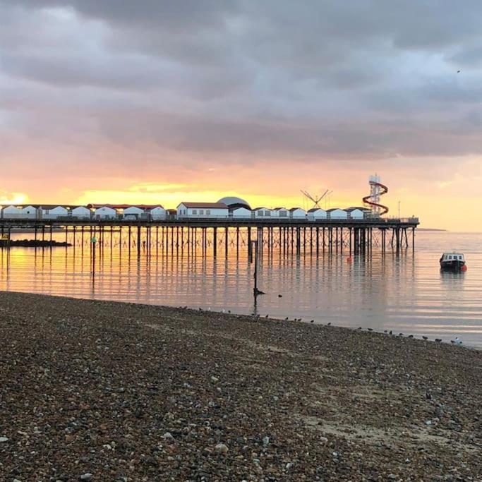 Two Bedroom Private Cottage With Private Parking Just By The Sea Herne Bay Buitenkant foto