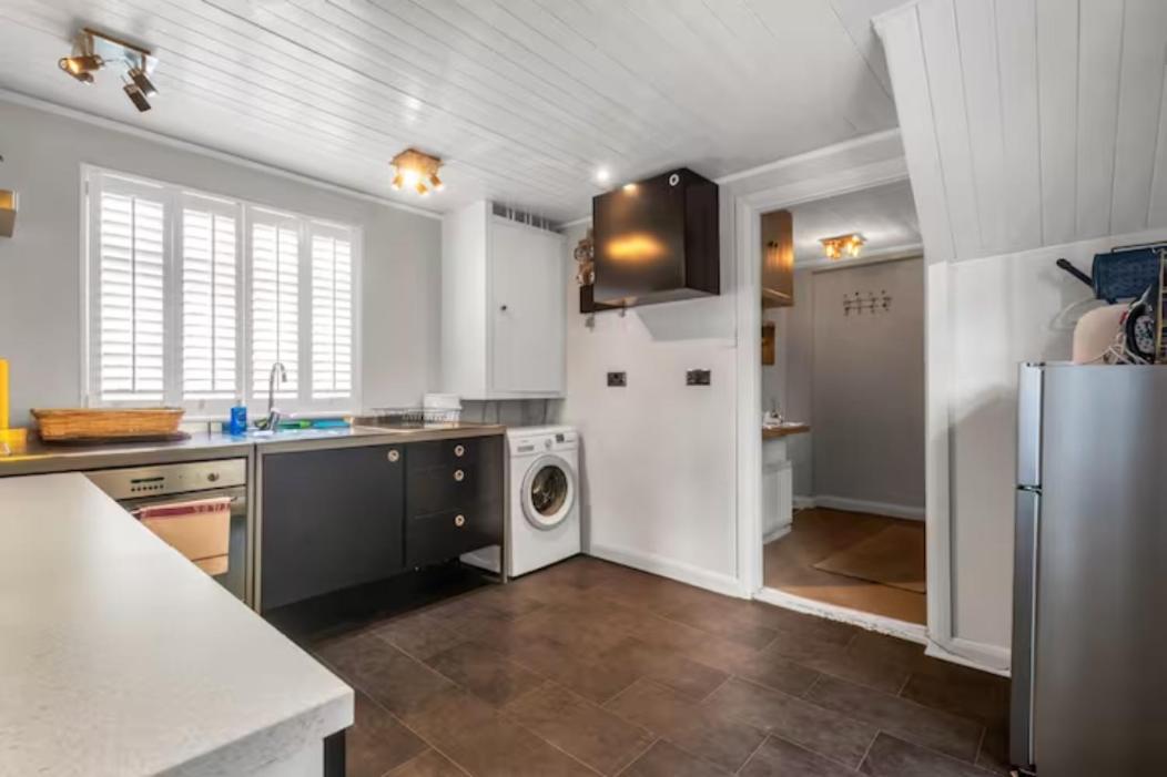 Two Bedroom Private Cottage With Private Parking Just By The Sea Herne Bay Buitenkant foto