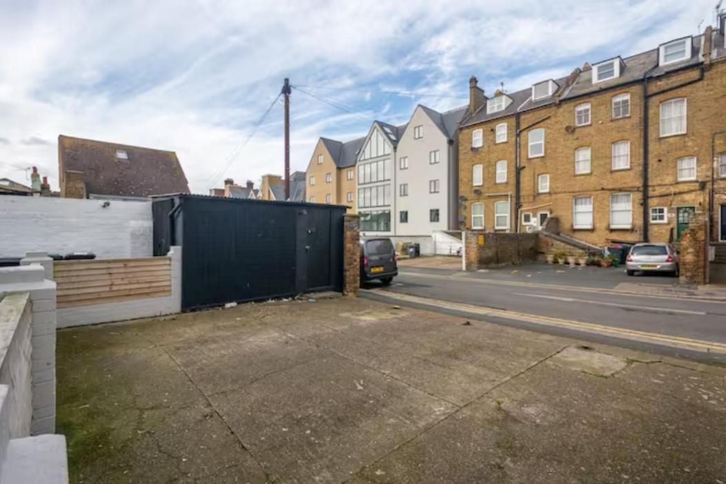 Two Bedroom Private Cottage With Private Parking Just By The Sea Herne Bay Buitenkant foto